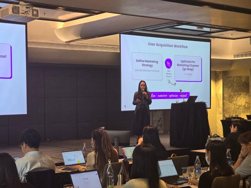 Maprang presenting a user acquisition workshop